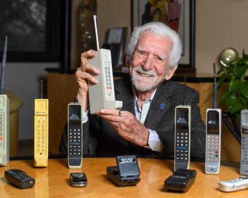 Společnost Motorola slaví 95. výročí,  ctí minulost a zároveň plánuje budoucnost 