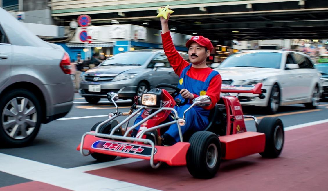 Reálny Mario Kart závod cez nákupné centrum