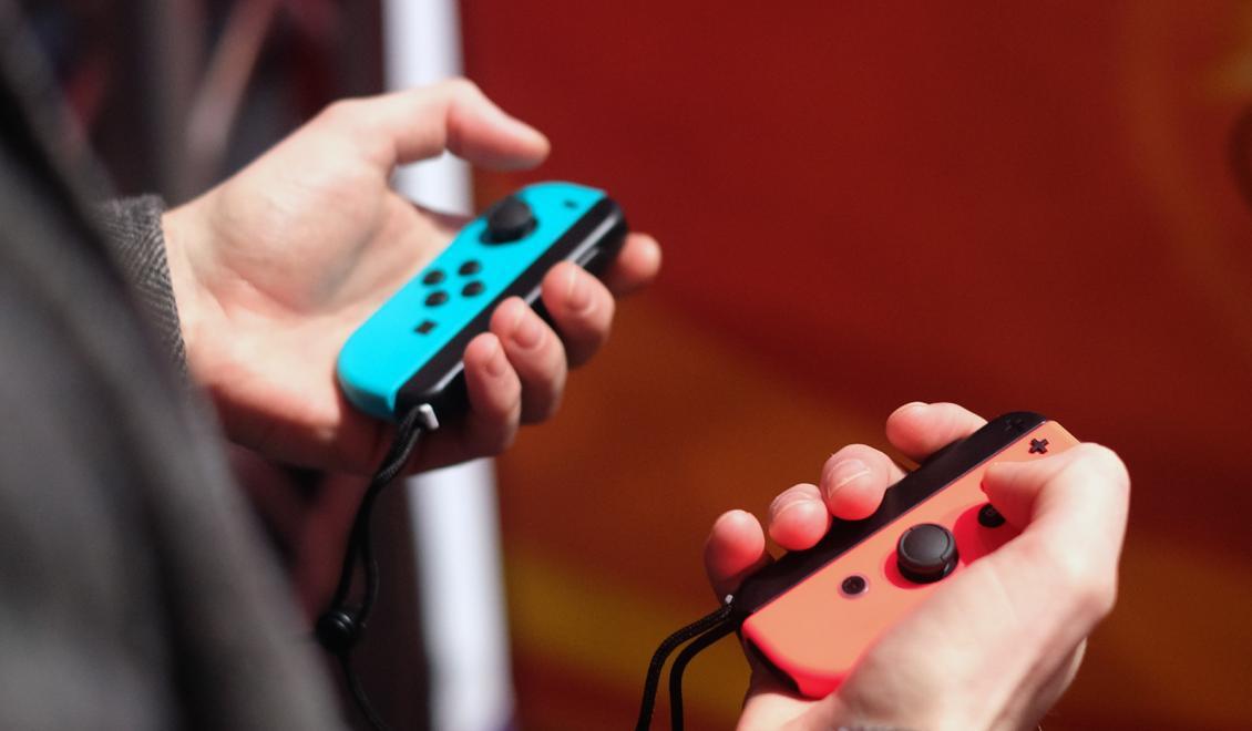 Nintendo opravuje Joy-Con ovládače