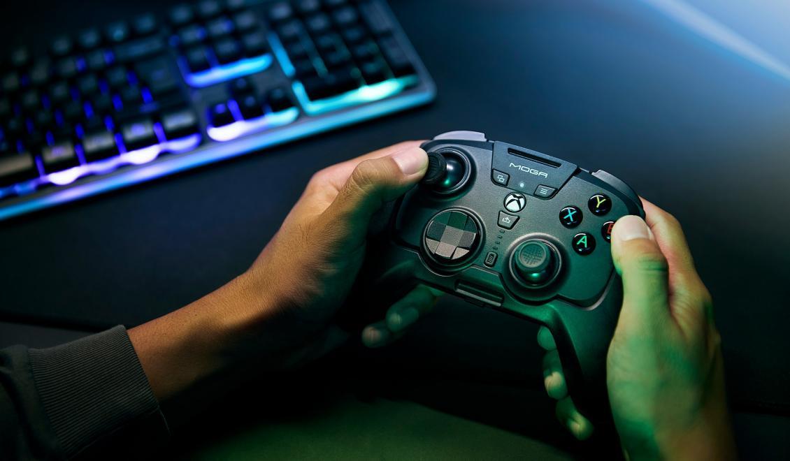 Xbox dostáva vôbec prvý bezdrôtový gamepad od tretej firmy