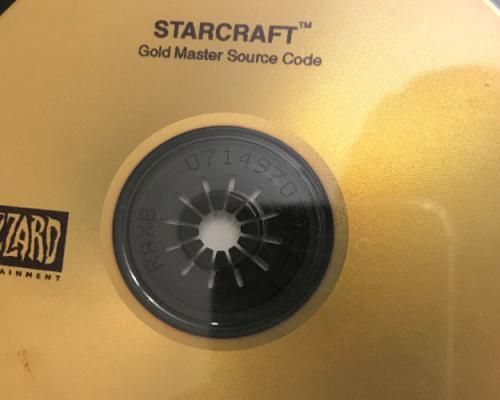 Objavil zdrojový kód hry StarCraft a vrátil ho do Blizzardu, sledujte čo zato dostal